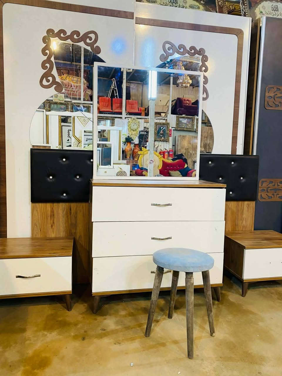 غرفة نوم تركي  ( جديدة) 
فقط منصوب 
تتكون من 👈5 👈قطع والسادسة
 هدية طابورية فول نضافة 💯/💯
السعر فقط 👈 500👈الف 
مع نقل وشد داخل بغداد مجاني


**إذا كنت صاحب هذا الإعلان وتريد حذفه لأي سبب، رجاءا أرسل رسالة إلى الدعم الفني**