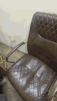 كرسي مكتبي ومكتب للبيع مكان بغداد السعدون للتواصل 07708318604