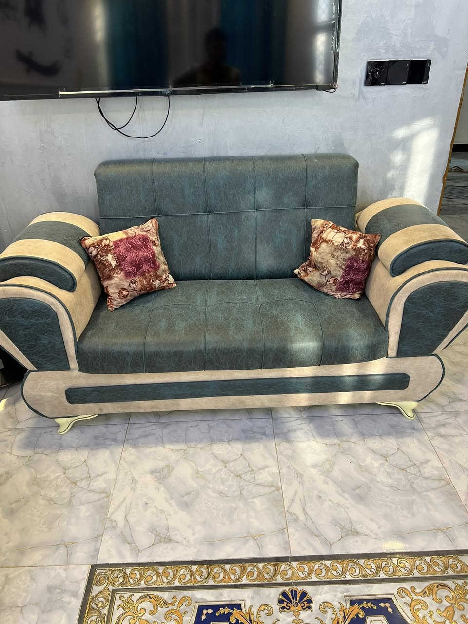 للبيع تخم 🔟 مقاعد للئمانه تخم نضيف كلش 
سعر 400 وبي مجال بسيط
رقم ***********
