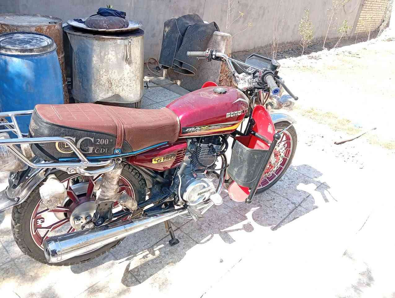 سلام عليكم
دراجه ،5گيىر موديل 25 مكينه 200cc  بصمه  تشغيل عن بعد وسلف وهندر 
صالنصه كاتم مكينه ناعمه  اشاير عدادات كامله  درع الدراجه (كفاله عامه) عده نقوصات بسيطه مثل هورن 😊
سعر 750 وبيها مجال مكان ضباط البلديات شارع الكاشي 
*********** شراي اتصل مامتواجد ع النت
