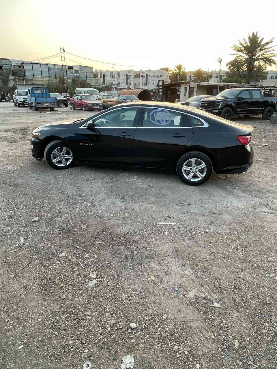 السلام عليكم للبيع ماليبو LS وارد امريكي 2023 حادثها جاملغ وبنيد وباب السايق مسروق بدون شاصي الباب والبنيد مبدلات نفس اللون والجاملغ مصبوغ المراوح والراديترات وغاز التبريد والبوابات كُله على البلاد رقم بغداد حره ماشية 26 الف مشي امريكا السعر 130 $ وبيها مجال  مكان السيارة بغداد السيدية للاستفسار الاتصال على الرقم ***********
