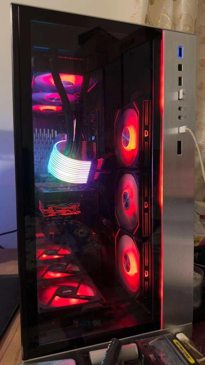 Gaming PC For Sale
مرحبا للجميع
للبيع بسعر مناسب جداً
مواصفات التجميعة الكيس فقط
⬇️⬇️⬇️
CPU: Ryzen 9 7900X3D
GPU: Galax 5070TI OC 3 Fan
Motherboard: MSI X870 Tomahawk
Storage: Lexar M.2 NM790 4TB
RAM: T-Force DDR5 64GB PCLE5 
Cooler: Deepcool LT720 360mm
Fan: 9 Fan Dark Flash RGB
Power Supply: MSI Mag A850GL
Case: Lian Li ROG O11 Dynamic XL
RGB Light: Lian li Strimer Plus V2
⬇️⬇️⬇️
السعر 3,750,000
ثلاث ملايين و ٧٥٠ الف دينار
⬇️⬇️⬇️
للتواصل على الرقم
***********
