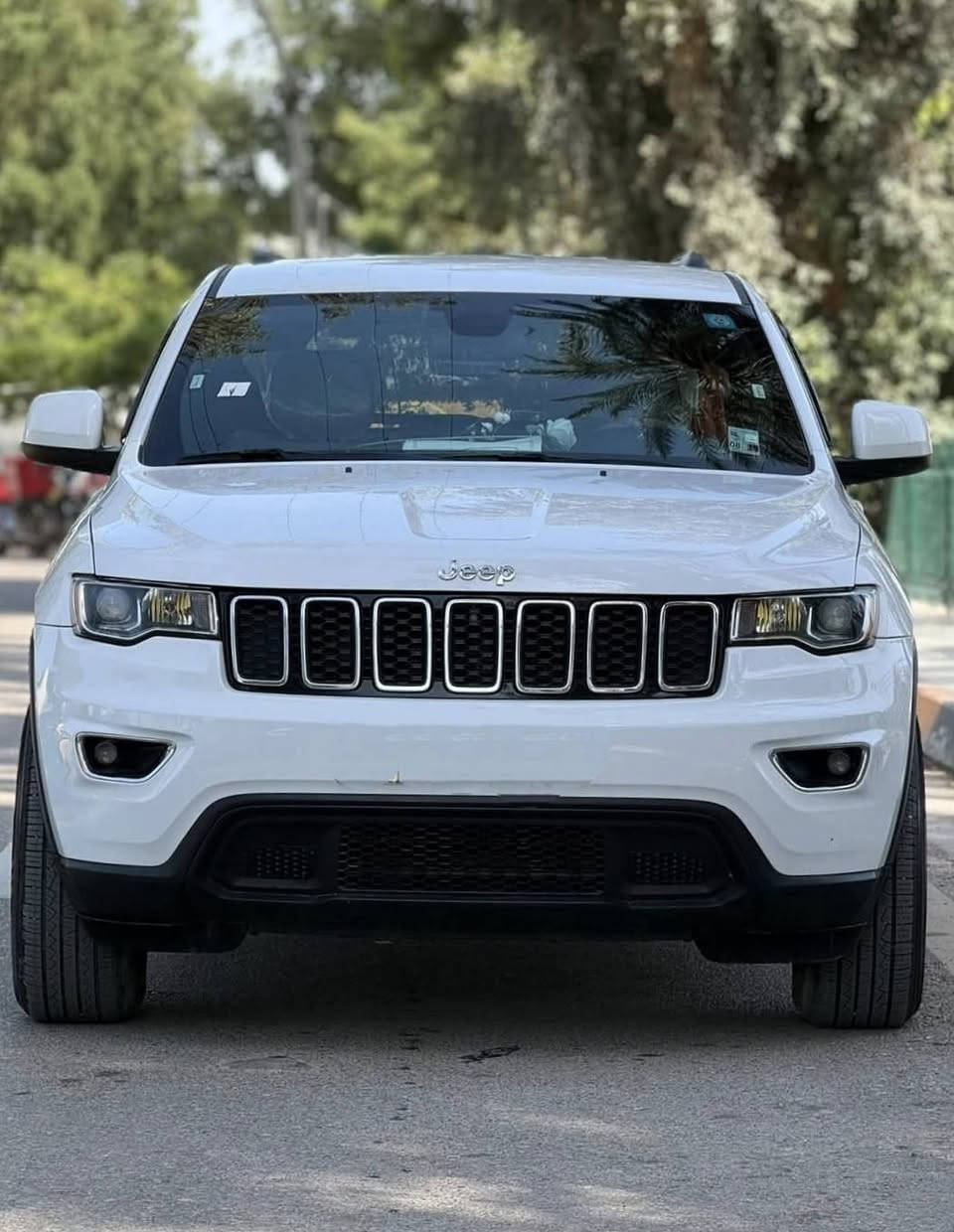 Jeep Laredo  2018  ..black top..  
جيب بلاك توب اللون أبيض ثلجي "حاجب ابيض" مستوردة من امريكا" للمملكة العربية السعودية ومصلحة بأمريكا " مجددة لغاية 2027..فول جديده واستخدام شخصي بعناية تامة.. ماشية 60 ميل رقم بغداد انكليزي جديد..؟
حادثها  سطحي تبديل بنيد ودعامية باصلية نفس اللون وصبغ بسيط في كرون الجاملغات الأمامية دون دواخل ولا حداديه "ايرباكات معادة.".  تم التصليح بأمريكا.." ولو كان التصليح بالعراق لم يتبدل البنيد ولا تنصبغ كرون الجاملغات لبساطة الحادث..!! رقم الشاصي والسونار ضمن الصور المرفقة.."..محرك 3600سته.سلندر"وكير "وحداديه "جيدة جداً وعالفحص" ...

   فتحة " جنطة كهرباء"حساسات خلفيه " تحكم ستيرن جهتين " قفل سرعة " فور ويل" كاميرا دوارة " تشغيل عن بعد" كشن جلد ومخمل" تدفئة ستيرن و كشنات" كرسي السائق كهرباء " شاشة عرض كبيرة" شاشة عطلات وبرمجة" تخم تاير جديد "ويل 20 اسود" بلاك توب اصلي "ثلاثه مود انظمه قيادة" تعتيم مرايا "  تبريد شركة قطعتين فصل ايمن وأيسر.." تدفئة مرايا الخارجية.,"وهناك الكثير من المواصفات..مكان السيارة السماوة .... بيع مراوس حسب القناعه ومن الله التوفيق...!!
للجادين الاتصال ***********
