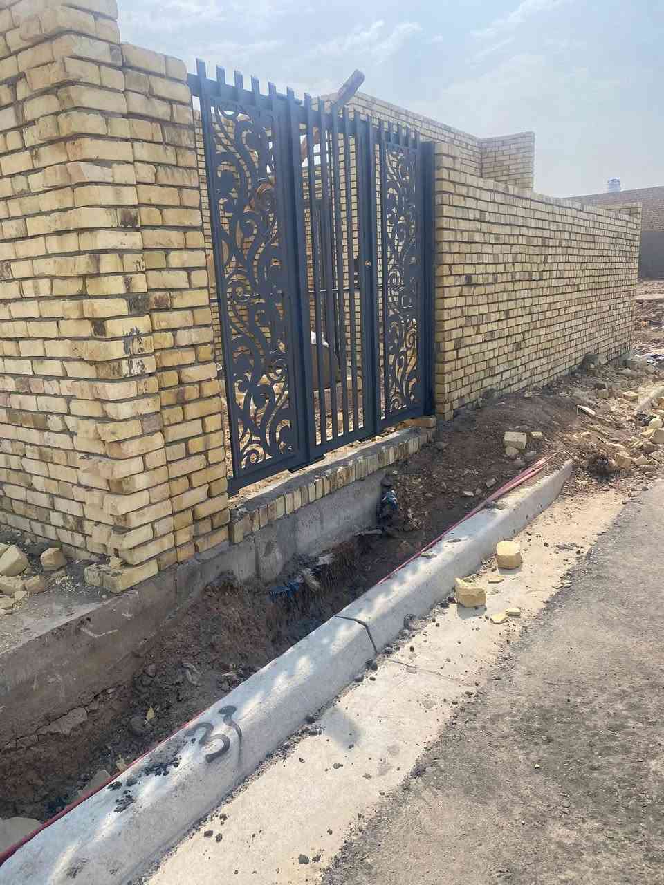 سلام عليكم بيت 200 متر بحي الموضفين معامله كامله ومقيم ...... 
***********
