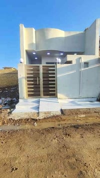 دار للبيع المساحه 100 متر بناء درجه اولى وحديث حي الغدير رقم الهاتف 07...