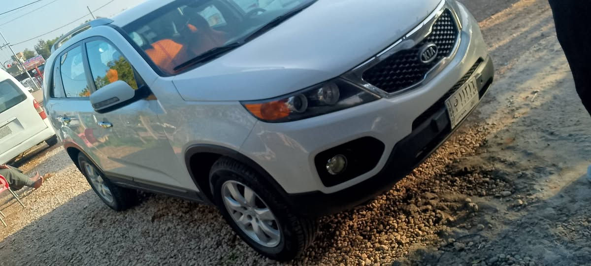 السلام عليكم سورنتو خليجي 7راكب مكينه 2400 دوش مكينه وكير وحداديه جديده مابيه اي نقص السيارة احلا من الصور تحويل مباشر موديل 13 السعر 140 وبيه مجال حك الجيه ***********
