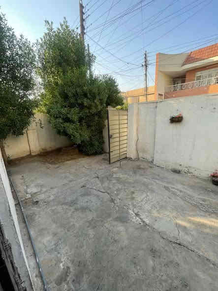 #للايجار____في____السيدية 
مشتمل طابق ارضي معزول 

يحتوي على غرفة وصالة ومطبخ وخدمات 

قيمة الاجار:550 قفل 

للاستفسار:***********

او زيارة مكتب الفهد الهندسي للمقاولات العامة/شارع جامع الاقصى مقابل مكتبة الحكم سنتر
