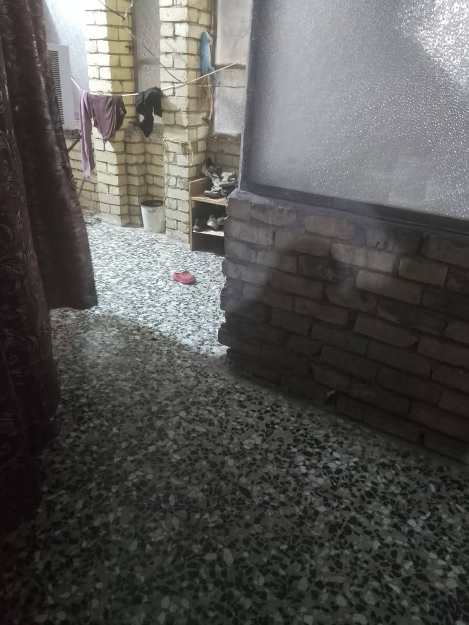 السلام عليكم بيت للايجار مساحه144متر طابق ثاني 3عرف وحمام ومطبخ وبالكون كبيره مدينه الصدر الكياره قطاع عشرين قرب تقاطع خلف جامع تمهيد الضهور اول فرع رابع بيت للاستفسار ***********
