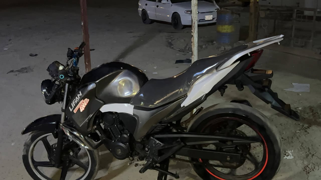 السلام عليكم
دراجه للبيع او مراوس ب cb4:
نوع الدراجه ليفان بطح: 
ملاحضه دراجه مكمركه: 
محرك 200cc لون اسود: 
ولكير 6 نمر: 
نوع التبريد راديتر: 
سڪان رياضي: 
دراجه شلعه ومعدل  : 
نقص لمازدهه ولمرايه مالتها مخليلها مال هيوشه.


**إذا كنت صاحب هذا الإعلان وتريد حذفه لأي سبب، رجاءا أرسل رسالة إلى الدعم الفني**