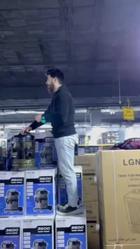 عروض • مكنسة • حمص الساعة القديمة