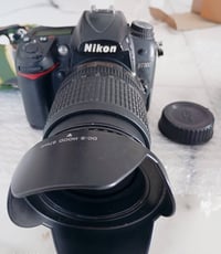 كاميرا نيكون دي 7000 نضيفه شرط الفحص مع بطارية مع عدستها الاصليه 18-10...