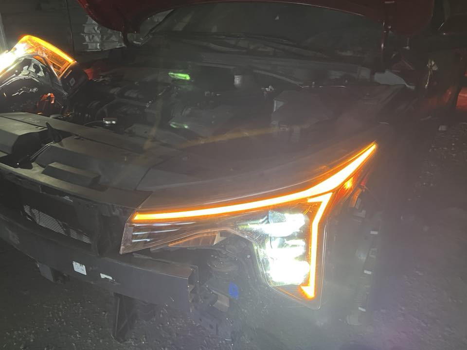 لايتات K4 اصلي امريكي تفصيخ فتحتهن من سيارتي للبيع 1-الايسر جهة السايق جديد بدون اي ضرر

2-الايمن مكسورة الجامة والظهر واللد مضروب 
سعرهن ثنينهن ب 500 دولار 
***********
