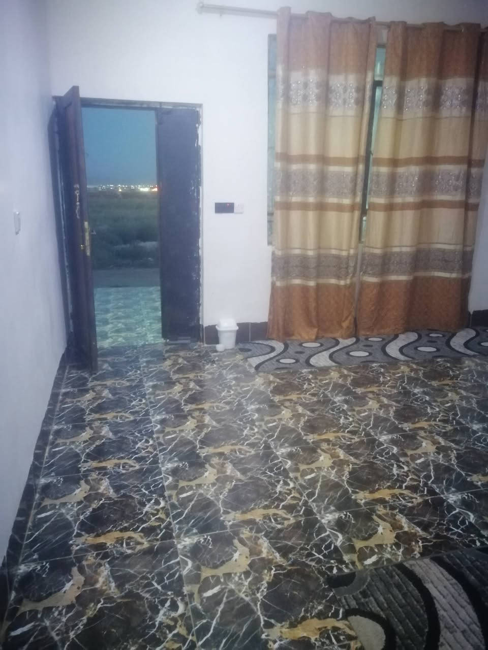 بيت طابقين الفوك مامصبوب بل رحه جاهز بس تسكن كهرباء مولد مي كلشي واصل يرهم مراوس ويرهم بيع التواصل على ***********
