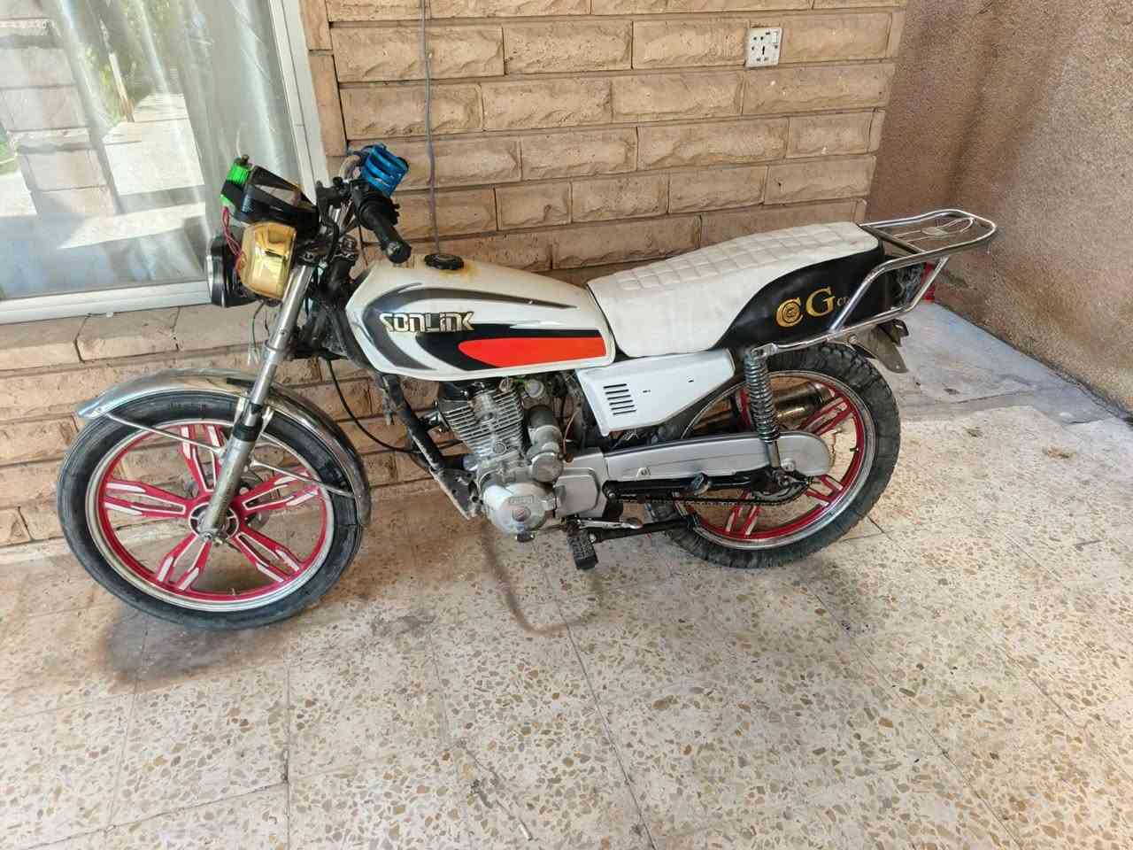 دراجه موديل 21ماناقصها ايشي بيع مستعجل السعر 325الف هاتف ***********
