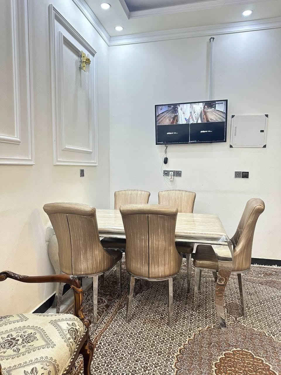 بيت للبيع
📍العنوان : ام الخيل الثانيه قرب مدرسه الذرى 

المساحه :150 كونكريت مسلح 

يحتوي على:

-الطابق الأول :استقبال ،صاله ،مطبخ ،غرفه نوم ،مجمع صحي2

-الطابق الثاني::غرفة نوم 2 ،صاله ،ومجمع صحي ،مخزن ✅

☎️للاستفسار اكثر الاتصال ع رقم ***********

او

📍زيارة مكتبنا الكائن في :الديوانية-خدمي الجزائر،مقابل تقاطع ام الخيل 

📥مكتب أحمد صبري للتسويق والتطوير العقاري
