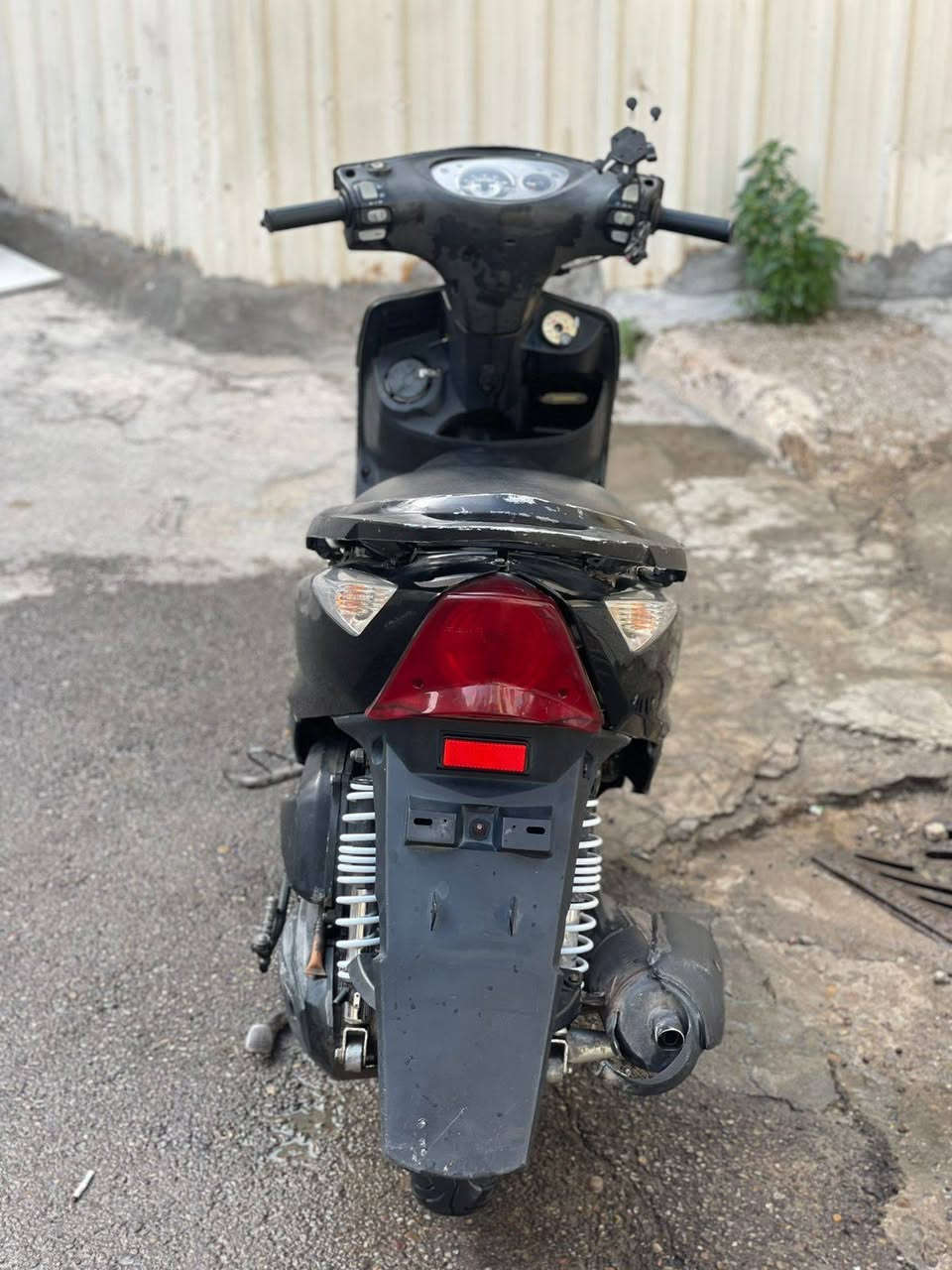 السلام عليكم دراجه ثعلب لون اسود دراجه كامله مكمله مابيها اي نقص مكينه بلاديه مامفتوحه شلعه ومعدل تشك الكاع كهربيات سلف هندر كله شغال السعر 500  وبيها مجال للطيبين العنوان بغداد الحريه الرقم  ***********
