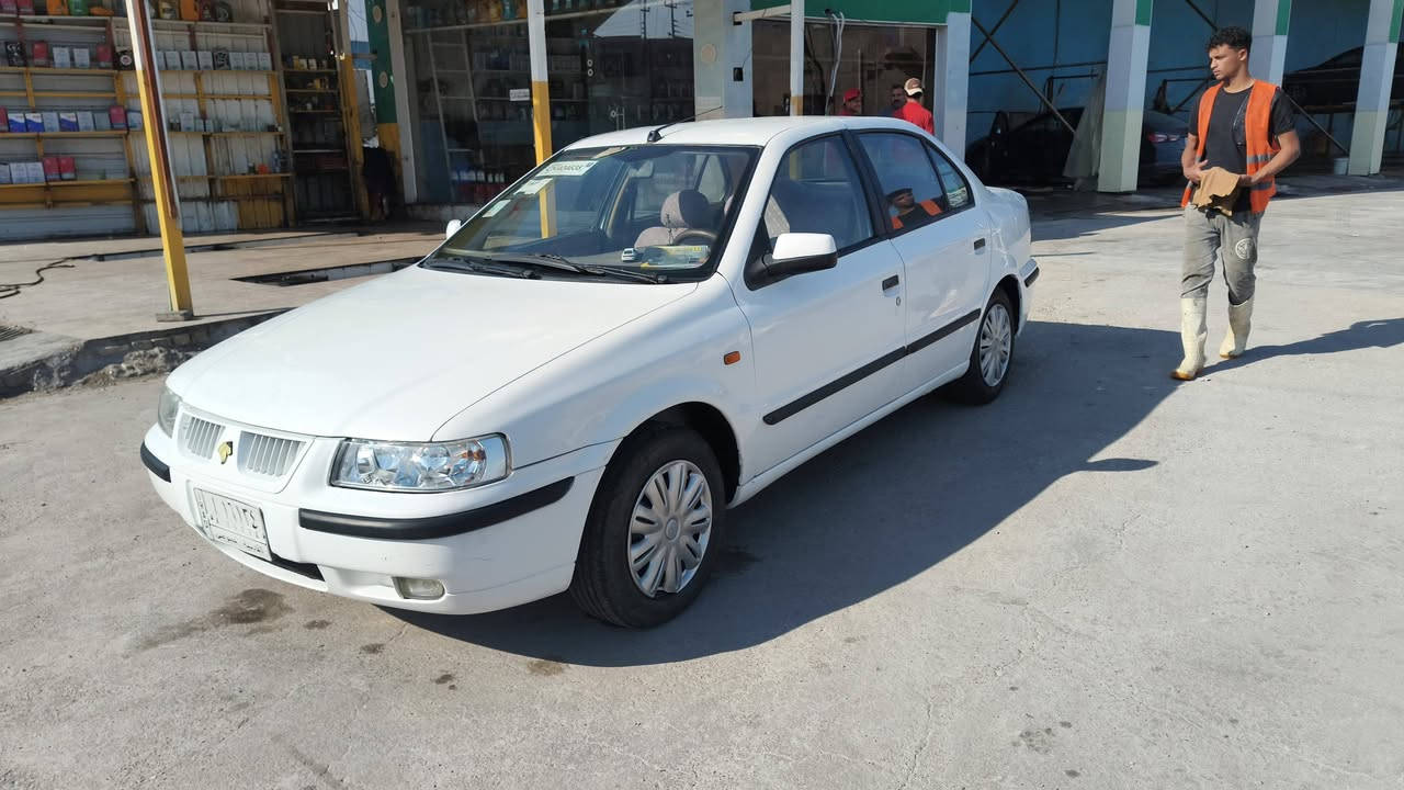 السلام عليكم سياره سمند مديل 2013 السياره مكفولة ضربه تبديل السياره على البلاد كير مكينه حداده تخم تاير السياره جاهزه كهربائية كله شغاله مكان السياره بصره قبله وتجي شوف تبريد ثلج شوف العين السنويه صارلهه شهر من منتهية السنويه السياره قادسيه راعيهه بل دوانيه و السياره موجوده بل بصره ***********  السعر 48 وبيهه مجال حك الجيه
