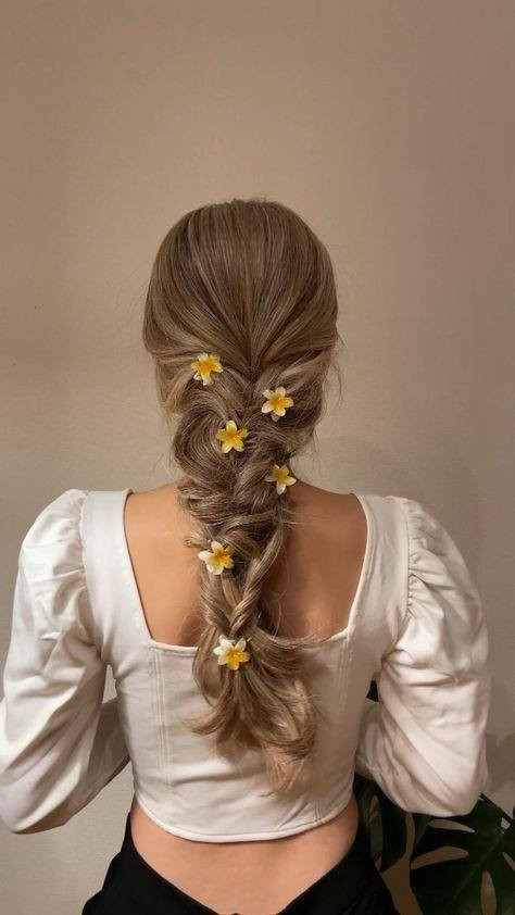 قراصة شعر بتصميم وردة 🤩🤩
قراصة شي إن الترند 🌺🌺

إضافة بسيطة لكن تعطيك لمسة جمال وأناقة للشعر 😍
بتصميم ناعم يثبت الشعر ويعطي تسريحة مرتبة بكل سهولة 🙈

السعر ٥٠٠ دينار للحجم المتوسط
 
🚘يوجد خدمة توصيل لجميع محافظات العراق ٤ الاف🚘


**إذا كنت صاحب هذا الإعلان وتريد حذفه لأي سبب، رجاءا أرسل رسالة إلى الدعم الفني**