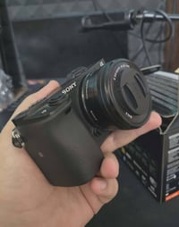 سوني ٦٤٠٠ • عدسة ١٦-٥٥مم • نظافة ٩٩٪