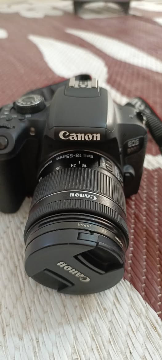 مراوس او بيع
السلام عليكم
كامره كانون 800D 
نضافه شوفت عينك 100/100 مال بيت الله شاهد استعمال شخصي للبيع او مراوس السعر 600 الف مع المجال 
ملحقات.. 
بطاريه بلاد. 
شاحنه بلاد
عدسه 18/55 بلاد
حزام كتف 
جنطه 
رام 64
 الشراي بي خير ويدلل هذا رقمي للتواصل 
***********
