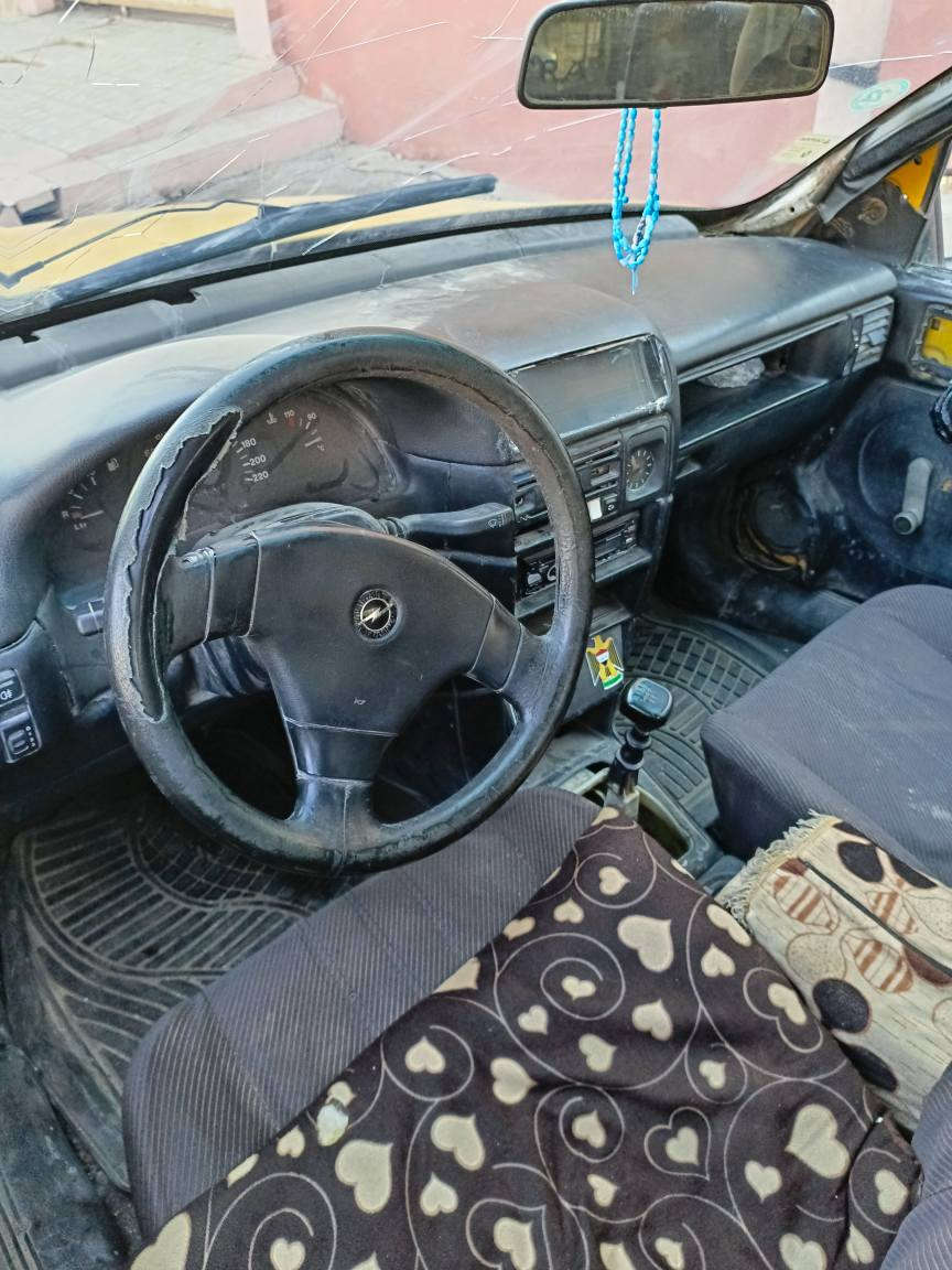 اوبل فكتره 92سنويه كارتونيه اطارات جدد السياره يرادله ترتيب ابيع كوم حديد صاحبه ابكركوك بس ما مدور وراه يعني موجود السعر 15وبيه مجال للتواصل ع خاص او ع الرقم *********** كركوك, العراق
