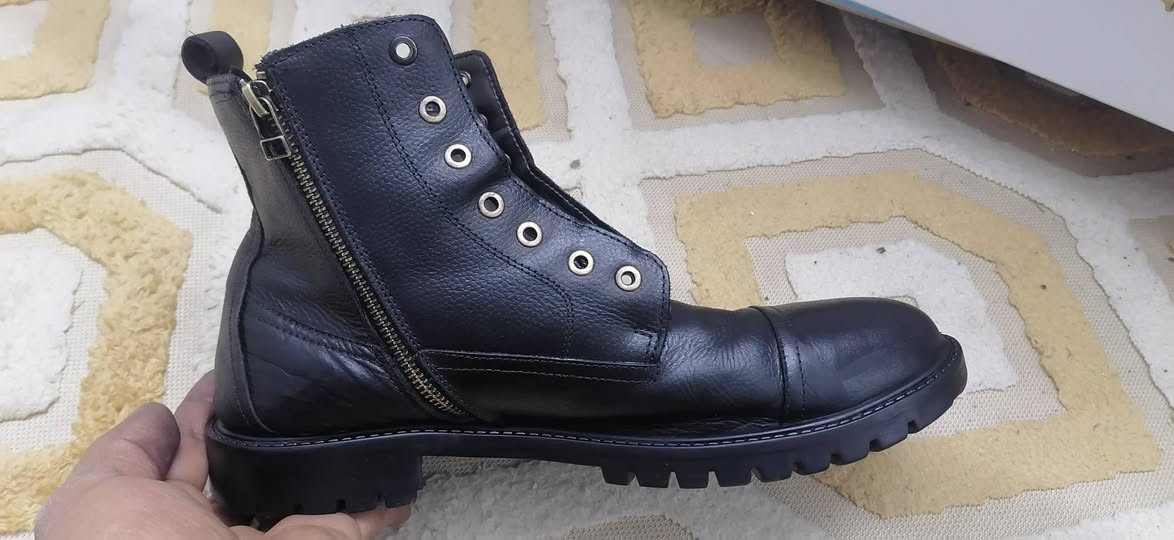 سلام عليكم بوت اسود جلد طبيعي صناعه هنديه قياس 44.
خفيف كلش
سعره 25 الف وبي مجال مكاني مدينه الصدر


**إذا كنت صاحب هذا الإعلان وتريد حذفه لأي سبب، رجاءا أرسل رسالة إلى الدعم الفني**