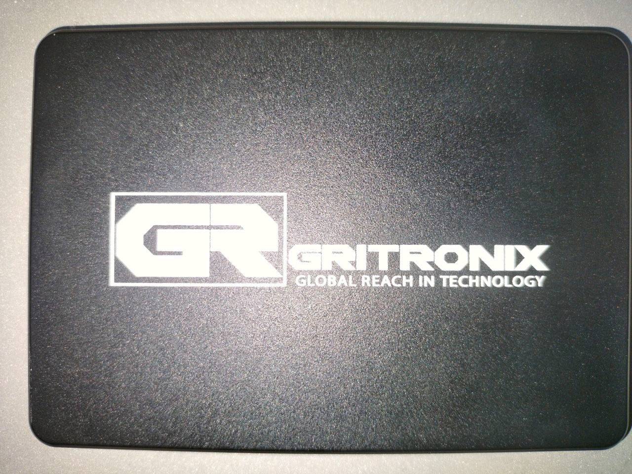 ذاكرة ssd حجم 256 GB سرعة 6GB/s مستعمل اخو الجديد مابي و لا خدش السعر 20 الف قفل و التوصيل كافة انحاء بغداد ب 5 الاف 