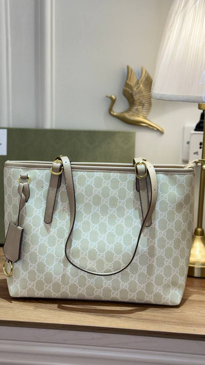 هلاوو بنااات عندي مجموعه متنوعه من الجنط تخبل ماستر كوالتي وجلد طرررري جدااا التصوير حقيقي خاص بالبيج مالتنه يجيكم نفس الصور ضبط  ..  مع بوكس وكارت ضمان 👜
تواصلو ويانه ع الانستا او الواتساب🧑‍💻
***********
https://www.instagram.com/cotoon__hareer?igsh=dGxmdTYxMHVjam1p
