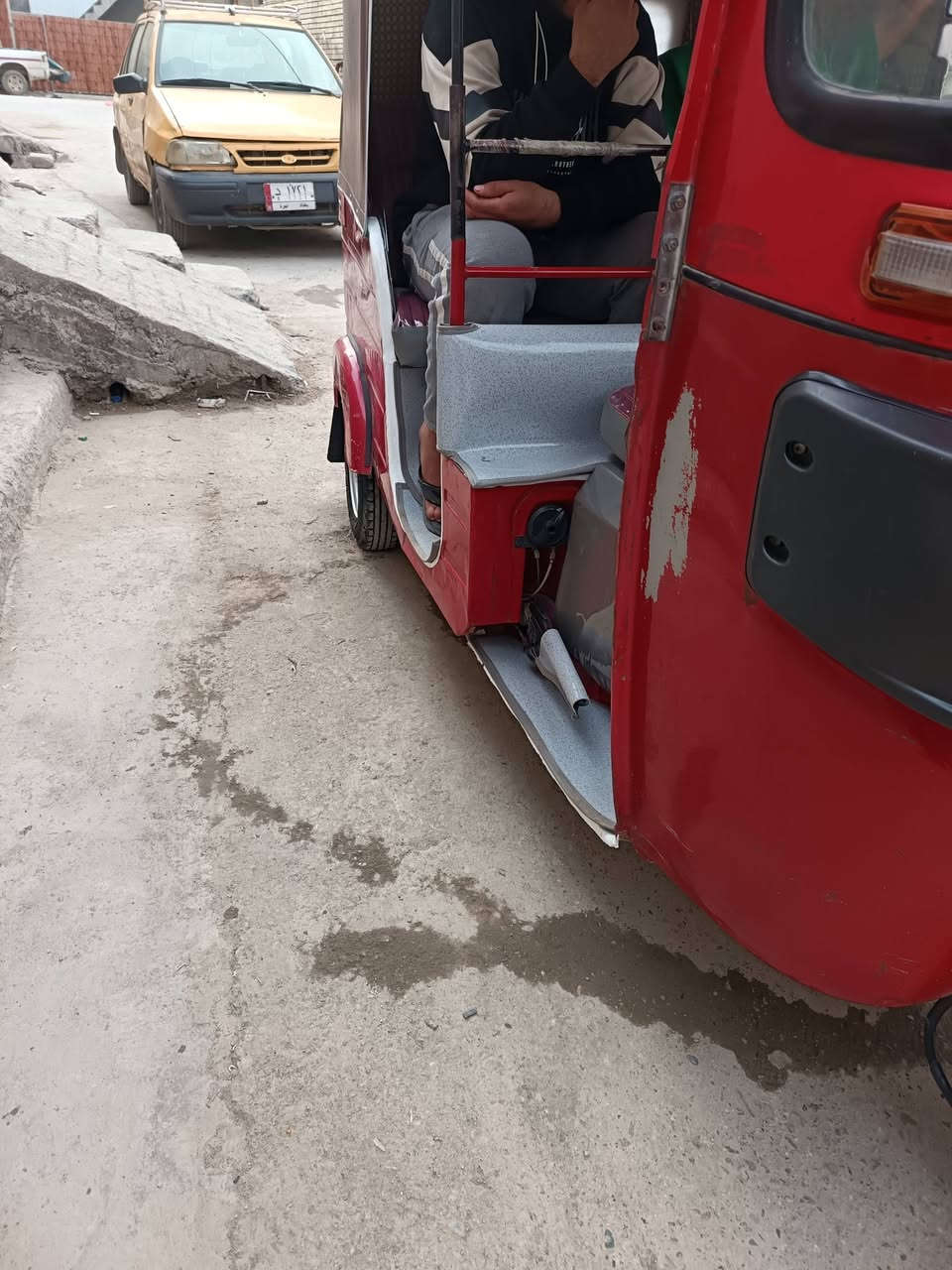 تكتك للبيع موديل 17رقم وسنويه بيه بس لغد معمره تعمير لبالك رقمي *********** مكان بغداد رأسه شارع 20
