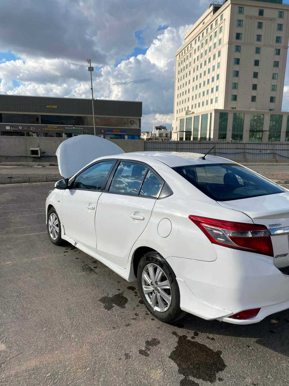 تۆیۆتا يارس مۆدیل ٢٠١٤ سێ پارچەی هەیە لەگەڵ سەقفى ليدراوى هەیە جوار تایەی نوێی له سەرە گێڕ و مەکینە به ناو كردن به شەرت سەنەوی نوێیە سەيارەیەكى بێ عەيبه پێش و پشت کەپسە *********** أربيل, العراق
