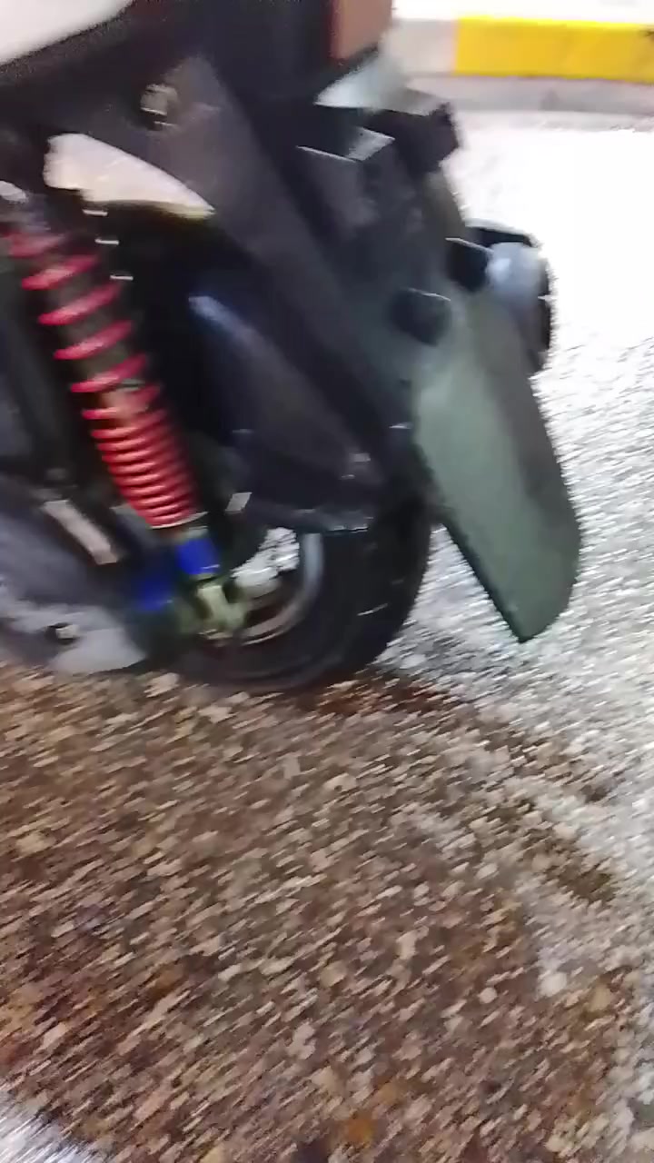 كامكو حاويه برغي ما مفتوح بيها كلها شغاله نضافه 100/100مكان نجف متواجد خاص وعلا رقم***********
