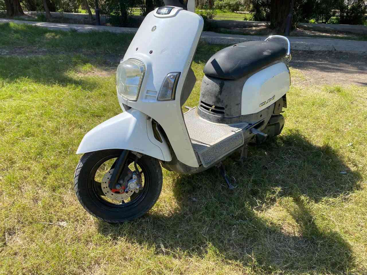 سلام عليكم دراجه بوليس للبيع دراجه مالرمبة جديده كهربائياتة كلهة شغالة نوزل نكرة سلف دراجه كلشي بيهة شغال مامفتوحة  مكفولة كفالة عامة السعر 850وبيهة مجال للطيبين مكاني بغداد الامين الثانية ***********
