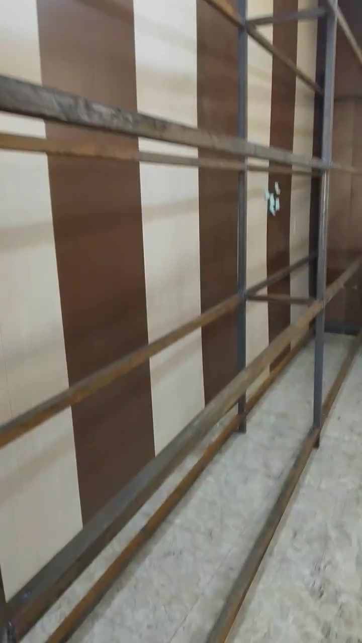 عمل رف حديد. مترين ×مترين ونص
***********
