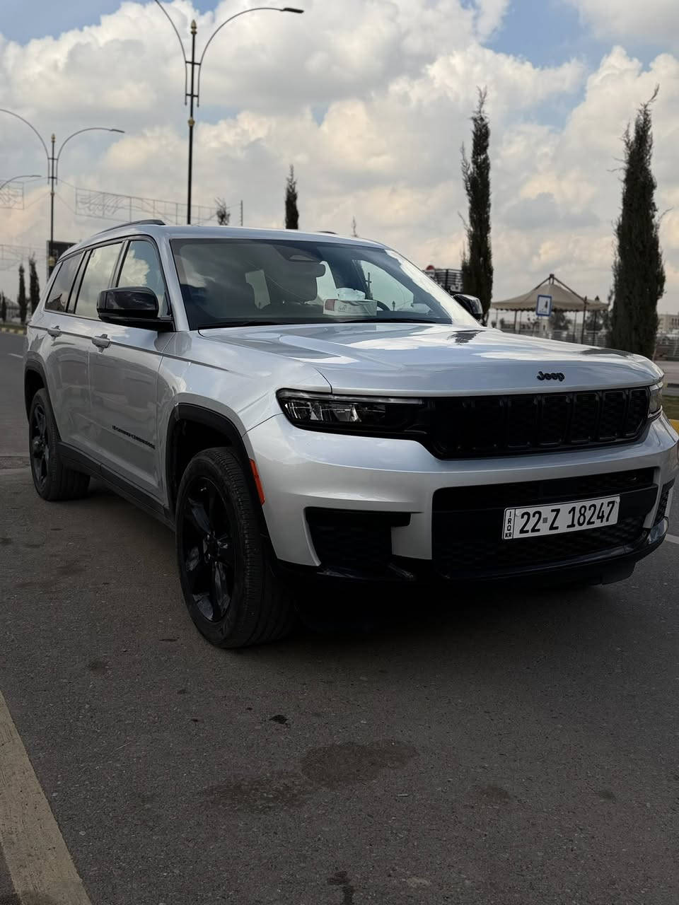 للبيع  Jeep Grand Cherokee 2024
او مراوس 

جيب كراند شيروكي 2024 امريكي 
ضررها سرقة القطع الخارجية  فقط والسستم كامل
 بدون اي حادث او ايربك 

7 راكب 
كاميرا خلفية + حساسات ورادار 360
مثبت سرعة  
نظام أمان  كامل 
(فرامل طوارئ + تحذير خروج عن مسار)
تبريد ٣ قطع  
ماشية 50,000كم 

السعر 270 

تفاصيل اكثر واتساب ***********
