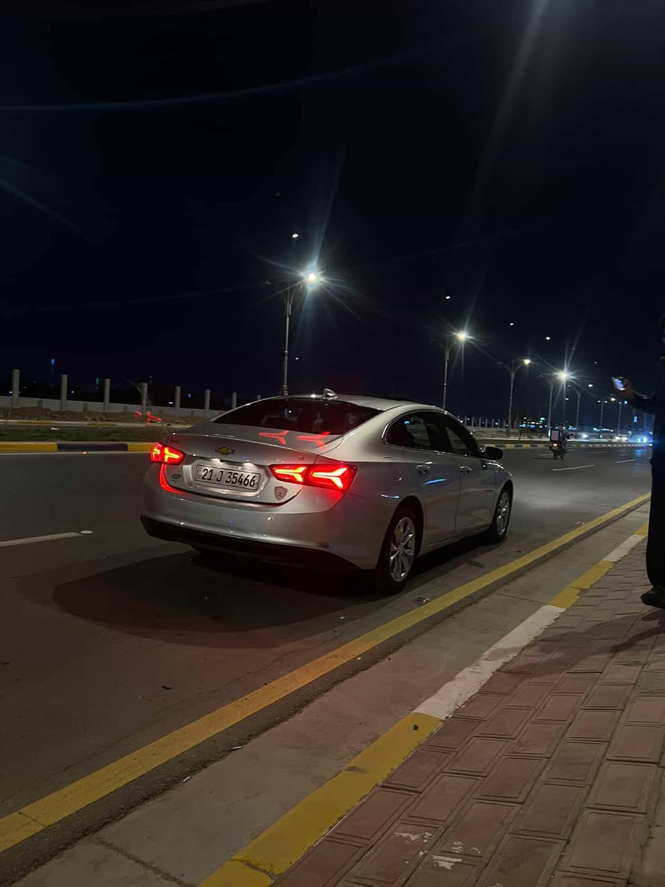 سلام عليكم ماليبو واحد وعشرين فول مواصفات مبدل بيه جملغ وبنيد نفس لون بدون دواخل بدون ايرباك سياره جديده بمعنه لكلمه سعره123وبيه مجال  مكاني كربلاء حيل وفاء. رقمي***********
