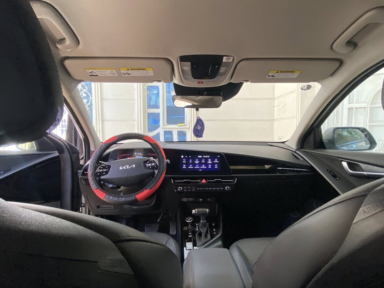 كيا نيرو هايبرد 2024 – نظافة عالية جداً بحالة الوكالة
‏هايبرد اقتصادية جداً

‏تفويلة تكطع تقريباً 850 كم

‏ماشة 5,000 ميل فقط

‏اللون رصاصي غامق

‏الضرر مثل ماموضح بدون دواخل 

‏

‏اهم المواصفات:

‏دخول ذكي + ترحيب

‏وضعيات قيادة: Eco / Sport

‏بصمة أبواب + تشغيل عن بعد

‏بطارية ليثيوم + بصمتين

‏هندبريك كهربائي بصمة

‏إشارات بالمرايا

‏شاشة كبيرة + كاميرا خلفية دوارة

‏ستيرن متحرك + شفتات

‏تحكم ستيرن جهتين

‏تبريد منفصل + تحكم من الشاشة + نظام تنقية هواء

‏كراسي تدفئة + كرسي كهرباء

‏Auto Hold

‏رادار أمامي/جانبي/خلفي

‏مانع تصادم + محدد مسار + تصحيح مسار

‏مثبت سرعة + مانع انزلاق

‏كشنات جلد ومخمل

‏مرايا رادار + نقطة عمياء

‏شحن وايرلس + شحن داخل الكشنات

‏شاشة أعطال + عداد ديجيتال

‏إنارة أمامية وخلفية LED + كشافات

‏إنارة تلقائية Auto

‏نظام صوت Harmon Kardon

‏أوامر صوتية + GPS + نافيجيشن

‏حساس إنارة – مطر – إنفاق – ضغط هواء الإطارات

‏تبريد قطعتين + قيادة ذاتية بالطريق

‏كندشن مركزي + USB + Type-C + حاملات أكواب

‏إنارة داخلية متغيرة بالدشبول + موسيقى ترحيبية 

‏أوتو لايت نهاري 

للتواصل / ***********‏
