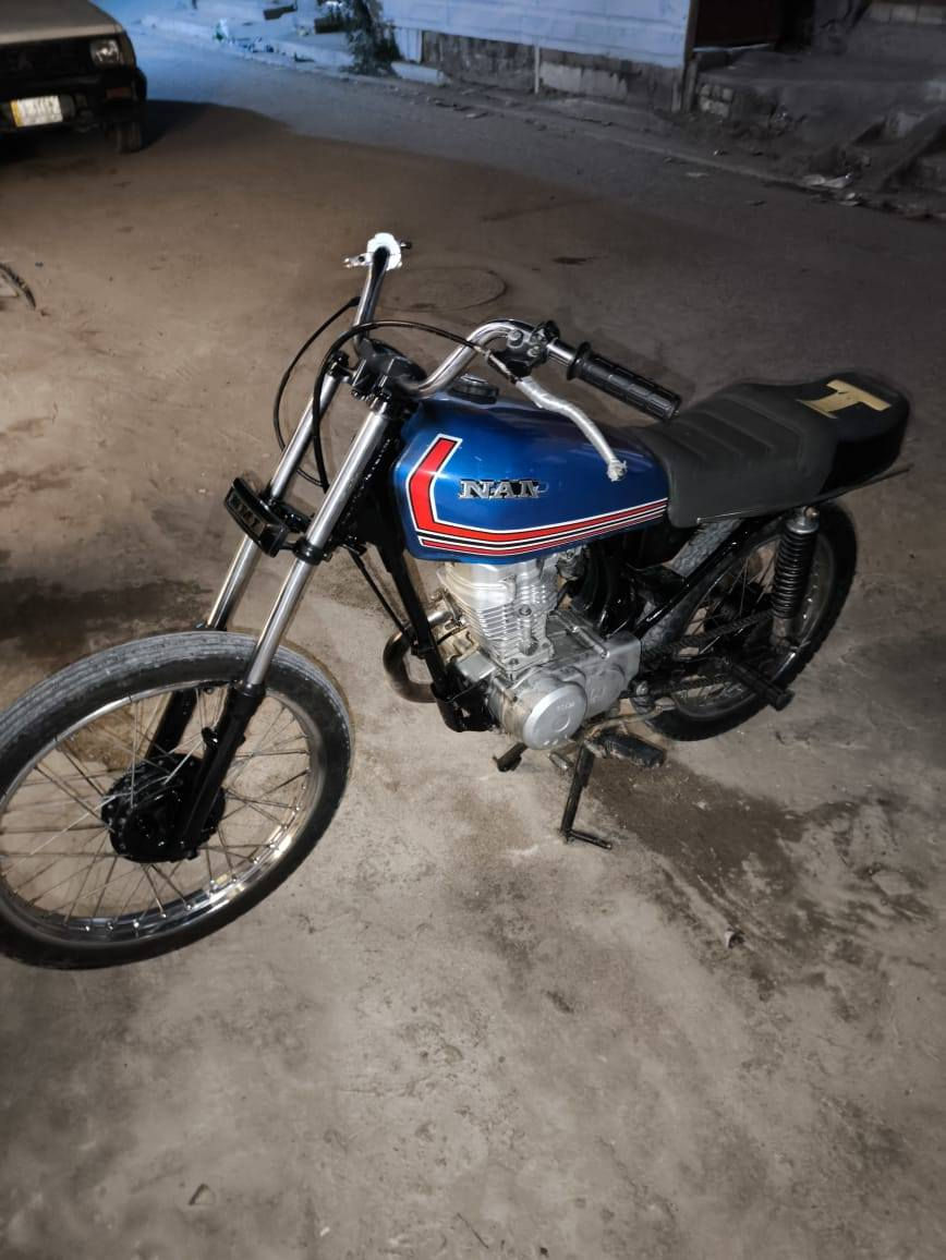 سلام عليكم دراجه للبيع نامه دراجه نضيفه مامتعوبه برغي ماناقصها غراض كله جديد شوفت عينك (ادوات) رايدها ب 400 وبيها مجال رقم ***********
