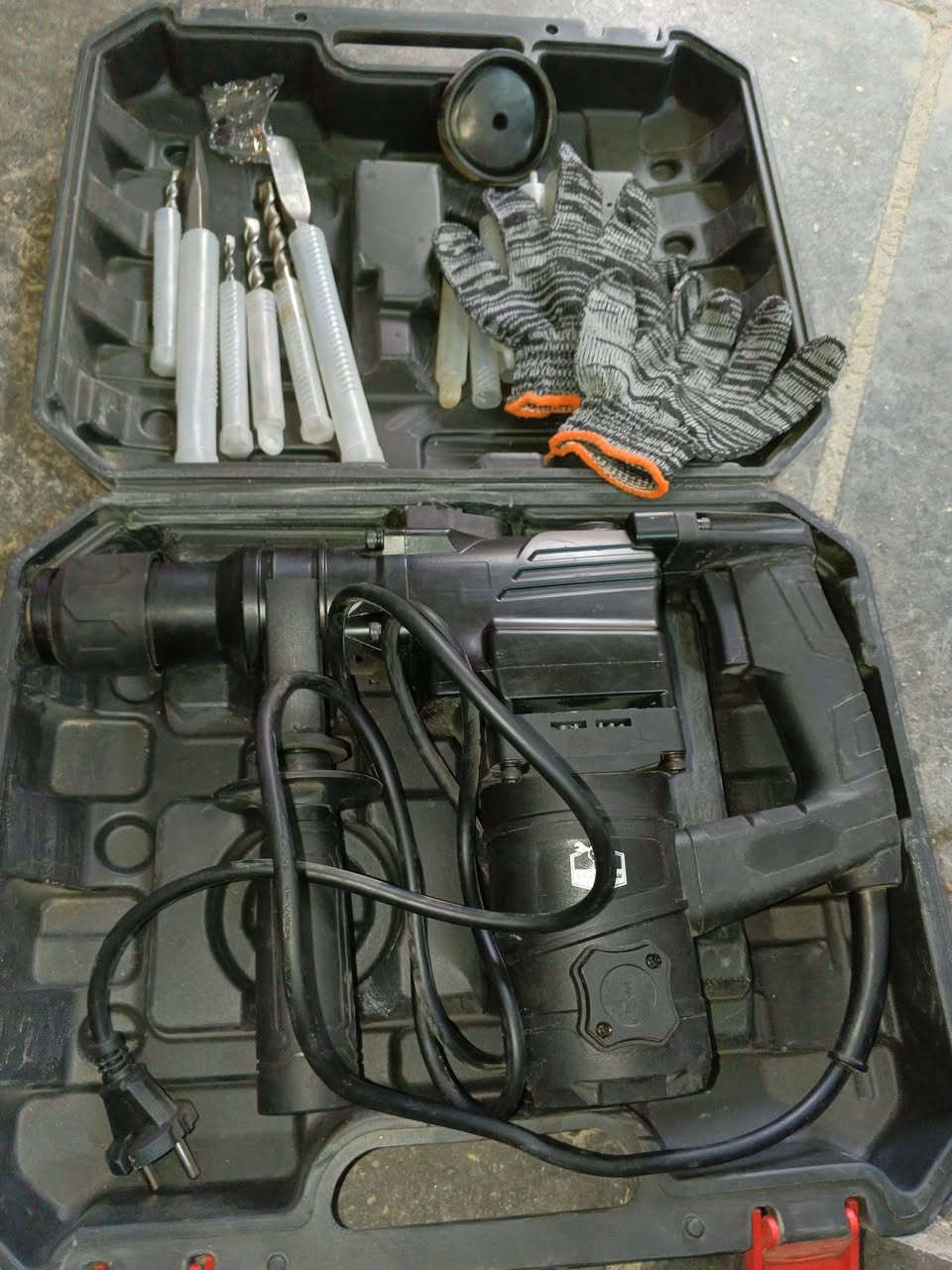 السلام عليكم دريل همر ما مستخدم اشتريته وما اشتغلت بي كامل مكمل براين وغراض كاملة رايده ب60 وبي مجال قليل. للاستفسار الاتصال ***********
