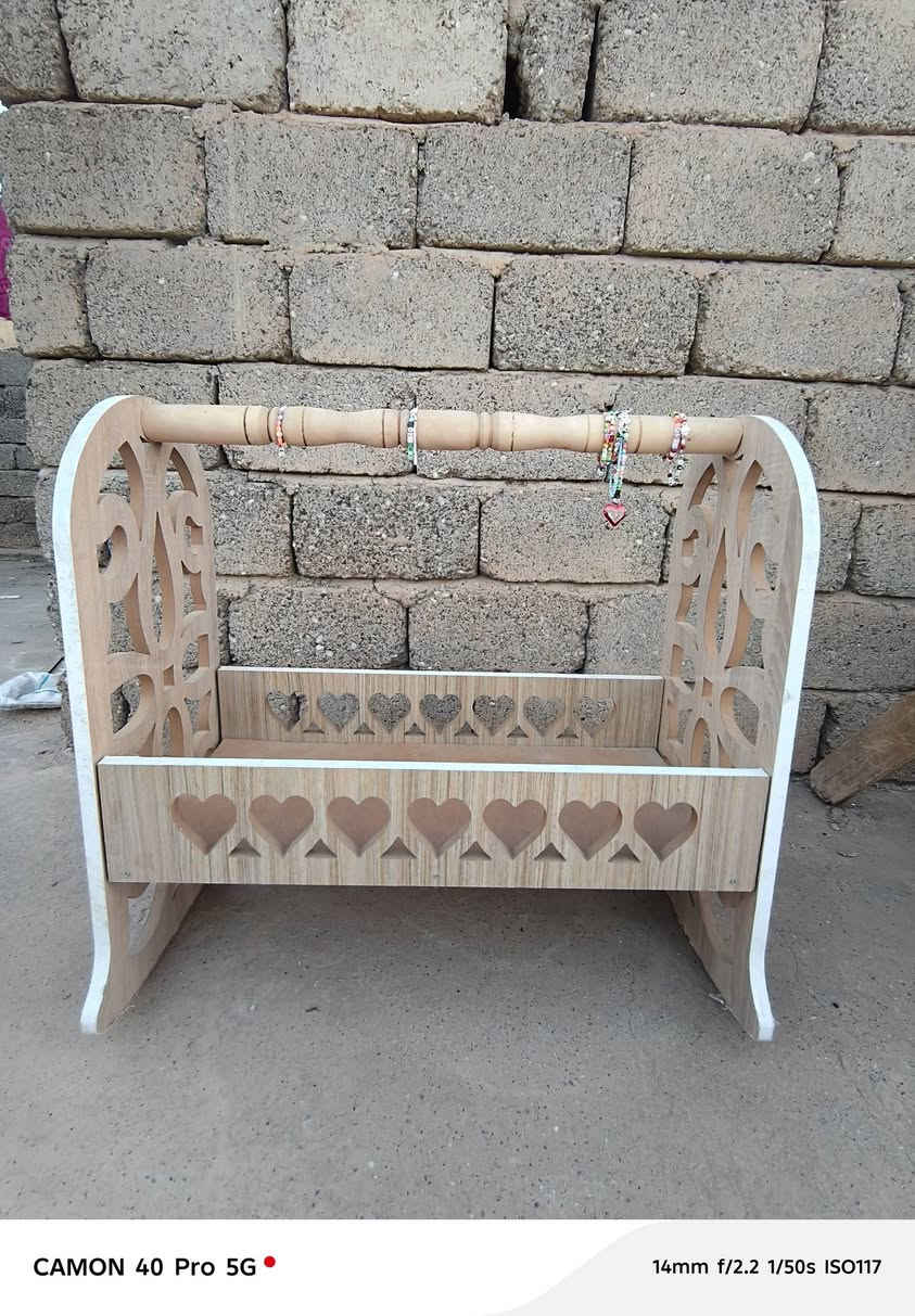 ديديه للبيع خشب نوعيه ثقيل مال جيل الطيبين سعر ٥٠ ألف 
مهد مستعمل بس نضيف 25 ألف اتصل أو راسل وتساب,***********
