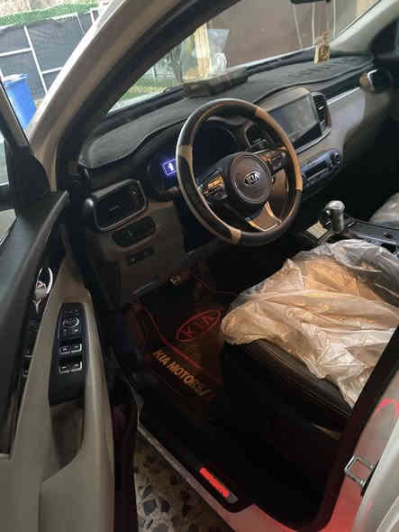 السلام عليكم
 سورنتوا خليجي موديل 18 للبيع مكفوله من الضربه والصبغ 6سلندر  محرك 3300. 7 راكب تبريد 3 قطع  حساسات امامي وخلفي 
3 وضعيات قيادة كامره خلفية 
مري شفط نظام ترحيب 
بصمتين كرسي كهرباء
جنطه كهرباء رقم بغداد مشروع وطني 
ماشية 117  الف كيلو 
مكانه بغداد العامريه 
سعره 238 ورقة وبيه مجال 
للاستفسار الاتصال *********** / *********** وواتسب
