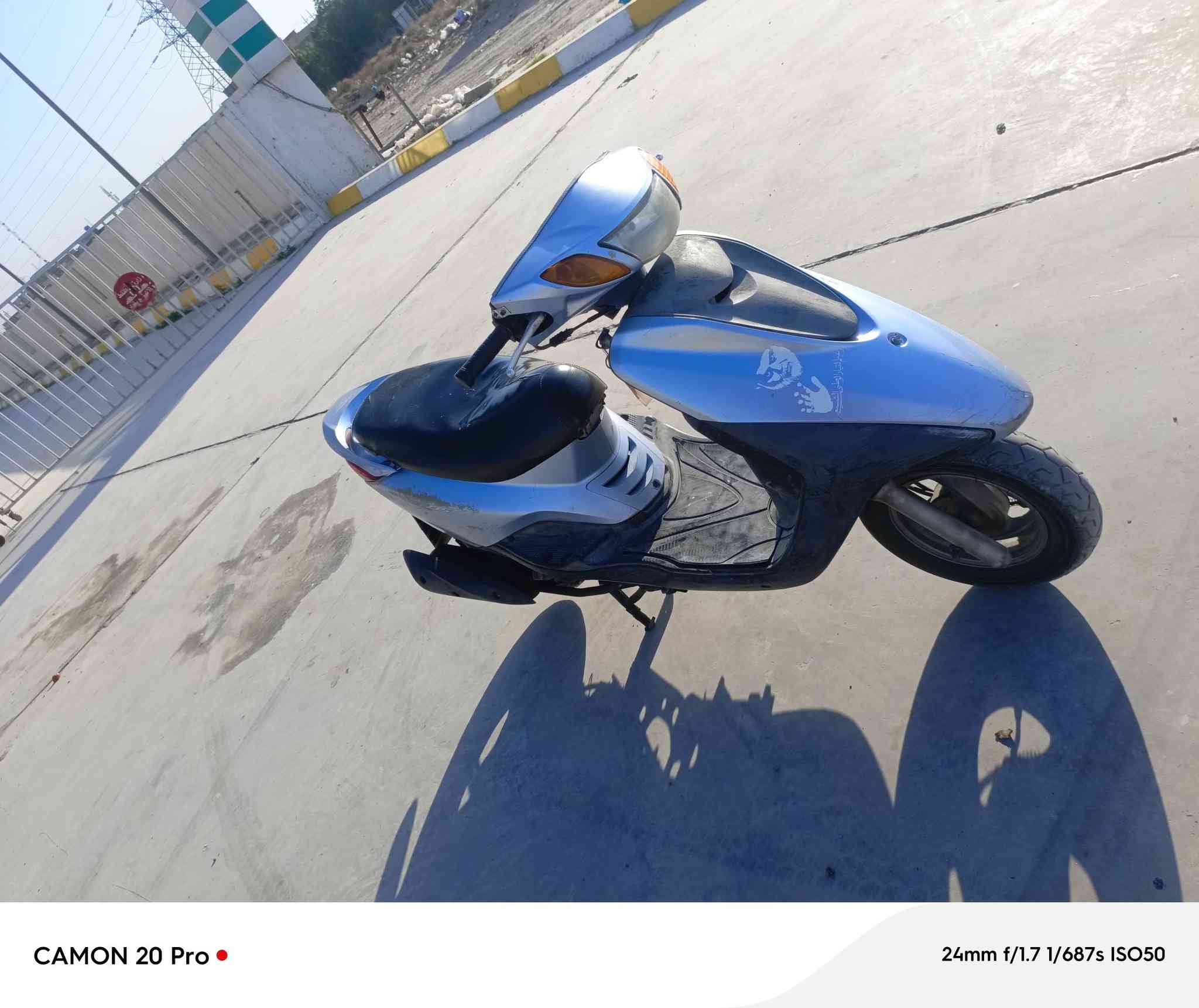 (دراجه) ابريز للبيع (550$ ) بلاديه ما مفتوح بيها برغي كفرات مختمه الدوره ابو الدشير (رقم الهاتف***********
