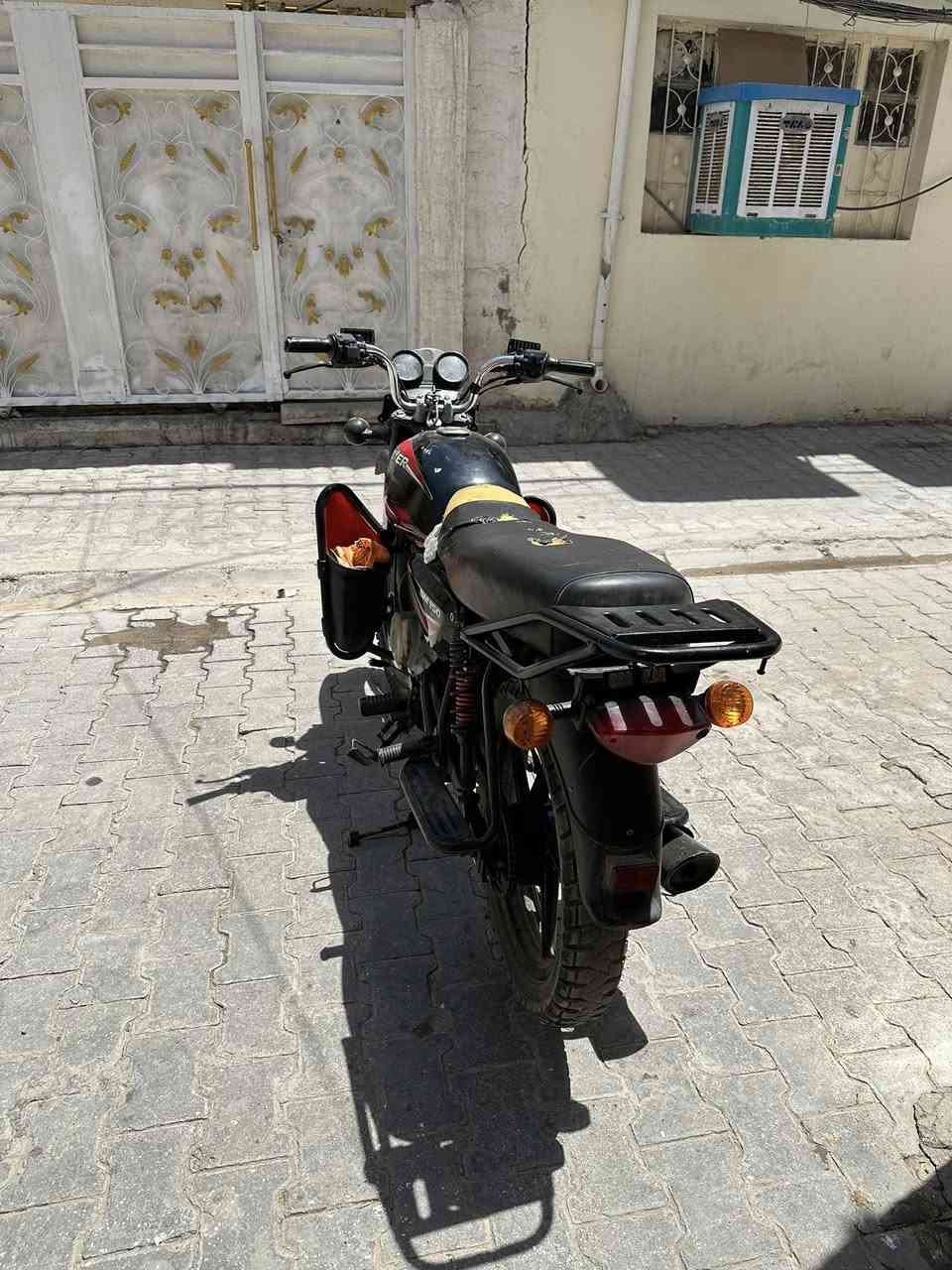 بوكسر جبلي 21دراجه كامله سلف هندر كهربئيات كلها شغاله مكينه لا مفتوحه ولا مجفته ولا تبخير يرادلها ترتيب نواقص لايت امام دشبول هورن سعرها 650 مكاني بغداد المنصور 
***********
