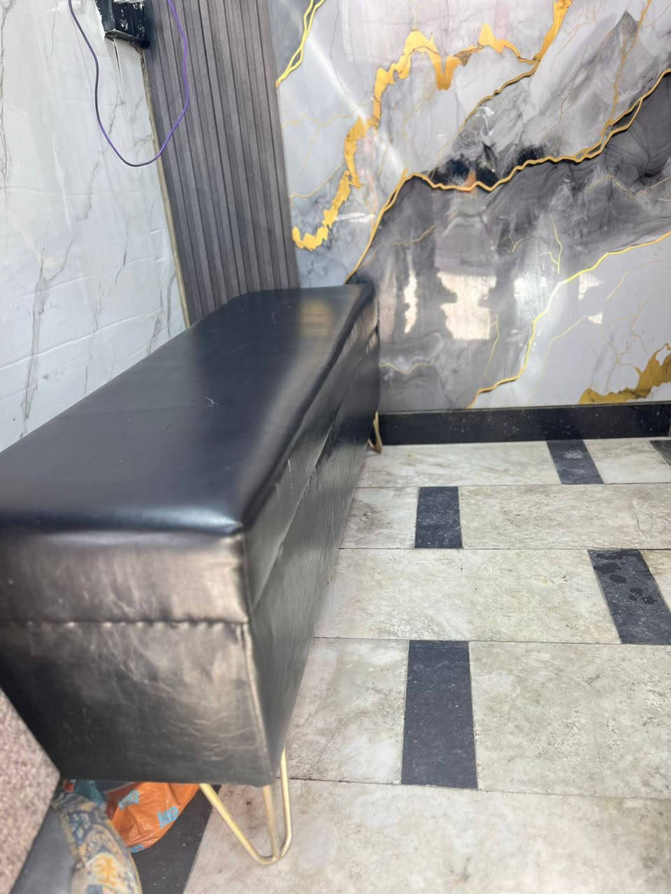 سلام عليكم كرسي عدد 2مرايه عدد 2تخم عدد 2 للبيع السعر 500 العنوان بغداد جديدة للأستفسار ***********
