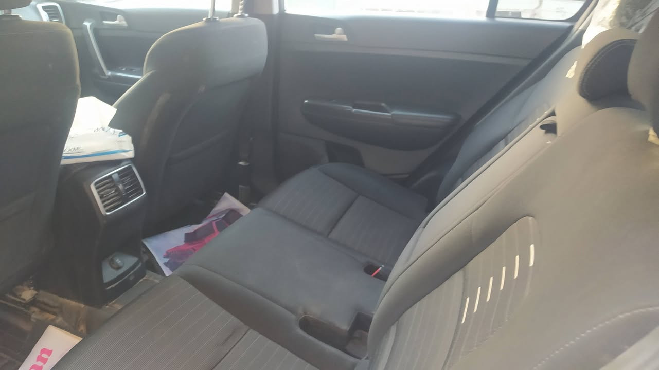 سبورتج امريكي 2018داخله كلين بدون حادث وبيهه شخوط بسيطه محرك 2400 قطعتين تبريد لون سلفر جاهزه مجهزه كلشي متخسر عليها غير دسكاترقم بابل باسمي مداور ثاني يوم للبيع الشراي يتصل *********** ب160 بينه شويه مجال
