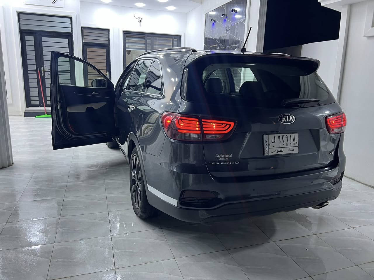 سلام عليكم
كيا سورنتو 2019
وارد أمريكي 6 سلندر 
حادث بسيط
لون فيلي 
مواصفات  S معروفه 

شاشه كبيره 
كشن سايق كهرباء
تدفئه كشنات
كامره خلفيه دوراه 
اشاير مري  
حساسات 
سبايدرات 
سبعه راكب 
فول تحكمات ستيرن جهتين
اربع وضعيات قياده SMART-ECO-COMFORT-SPORT 
منفذ شاحن 12فولت + أوكس
ويل كب 19
يدات نيكل 
وبعد بيه مواصفات 

حادث جاملغ ايسر خشمه ع كد شبر و بنيد 
أيرباك ستيرن طاك وراجع نفسه اصلي
سياره حلوه وجاهزه من كلشي 
سعرها(١٩٠)  وبيه مجال قليل 

@إشارة 
***********
