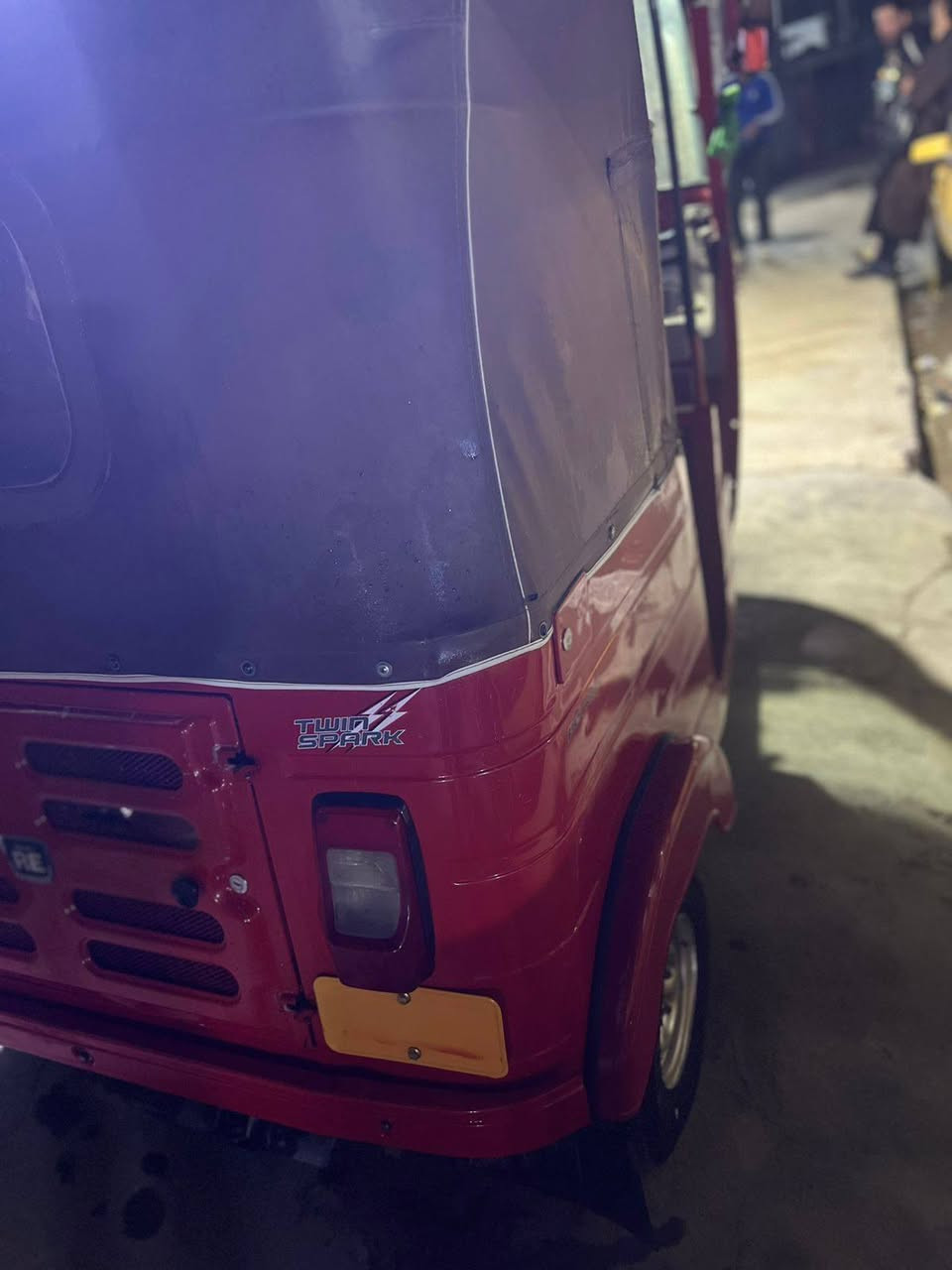 سلام عليكم تكتك مرقم 20كربلاء مشروع وطني يعني بغداد تكتك نضيفه كلش مكينه خرسه مكاني زعفرانيه رقم ***********
