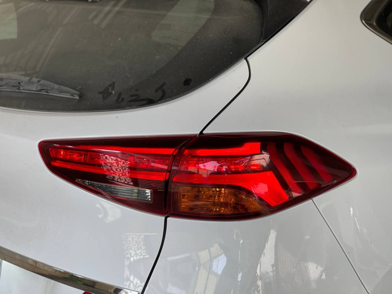 سلام عليكم للبيع فقط توكسان (2019)
سياره خليجيه ضررهه بنيد مصبوغ و جاملغ صفحه اليسره مبدل اثر حادث هنا بالعراق بدون دواخل و بيه طخات بسيطه 
ماشيه120الف kmمكينتهه 2000دوش 

. سياره بسمي تحويل ثاني يوم 
مواصفاتهه 

ـ حساسات أمامية وخلفية 
ـ مري شفط 
ـ بچم كامل منضومه زنون 
ـ بكلايتاتهه لد بلكامل 
ـ قاعده شحن لاسلكي 
ـ بصمه 
ـ كشن كهرباء 
ـ كير مكينه صدر تاير كله كفاله عامه 
عليهه تخم تاير جديد 
و صدر جديد 
و باتري جديد 

ـ مكانهه بغداد الزعفرانية 
السعر المطلوب (170$)
للاتصال ***********
