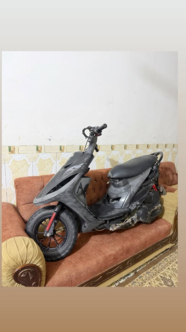 م.
ماكس عدلةة
بوشة 49 بلاديه ومكينته ممفتوحه شرط وناعمه .
كفراته كامله موجودهه
بك ذيل موجود
ضفيره كامله .
قبق فلاوين اصلي قطره برتقاليه اصليه بيه وياله مشيفه صدر بلادي جديد دراجه كامله من كلشي تريده مال لعب تريد تقبطه
ومكينته اكفله من كلشي شرط ع نعومته وشلعته .
شراي اتصل مكاني رمادي سعره 400 الف .
م رمادي
***********
