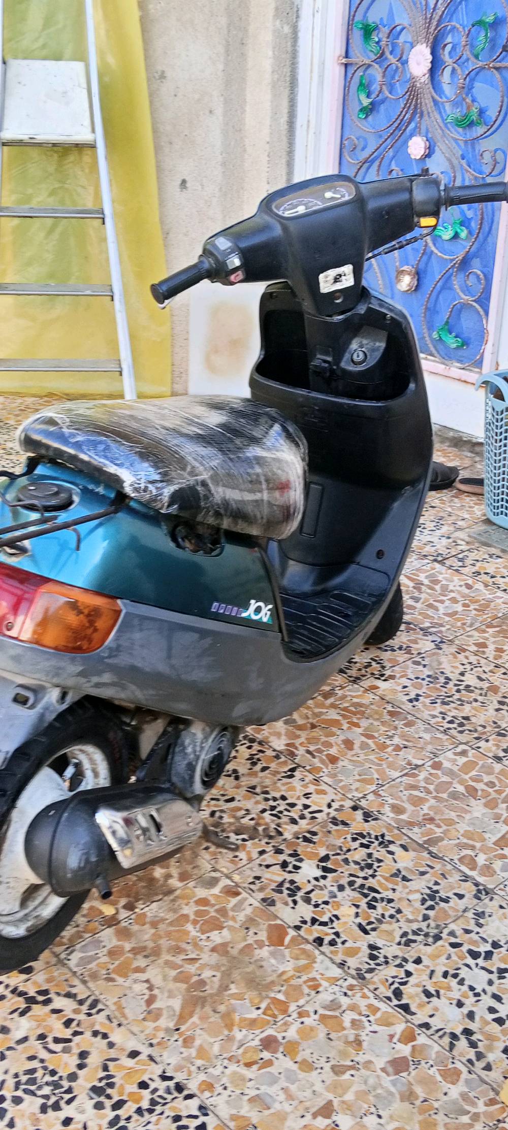 ميسان حي الزهراء القديم قرب مركز الجوادين اوراق كامله الدراجه صوتها 
ناعم