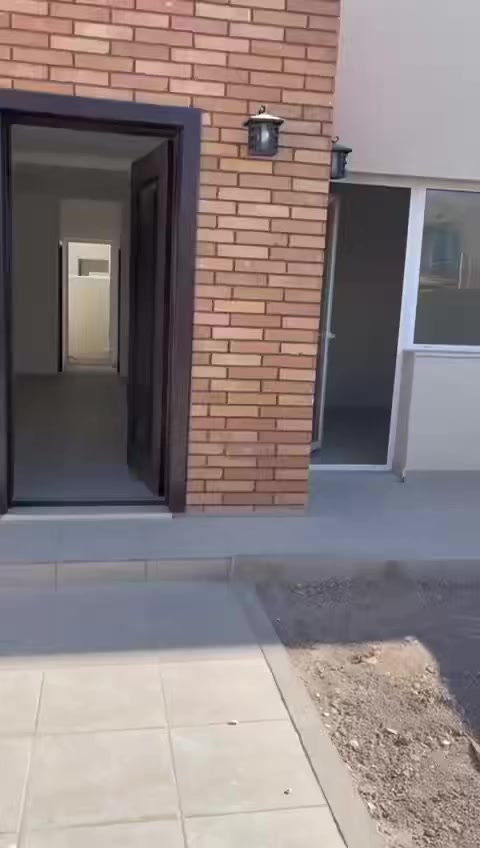 دار للبيع فيي مجمع الكوثر سكني  أبي غرق

المساحه 150 طابو صرف 

يباع بالأقساط على مصرف العقاري  

مقدمه 115 مليون.  استلام  مباشر جديد  

مطلوب قرض من مصرف العقاري   87 مليون بدون فوائد 

قسط شهري 416 الف  

تحويل مباشر 

طابق الأول. 
كراج +حديقه اماميه كبيره +صاله +غرفه نوم +مطبخ + مجمع صحيات +  حديقه  خلف البيت

طابق الثاني 

غرفه نوم مع  صحيات مع سطح امامي وسطح خلفي. 

*********** ابو ديما 
العنوان دار مجمع الكوثر سكني أبي غرق قبل سيطره  أبي غرق
